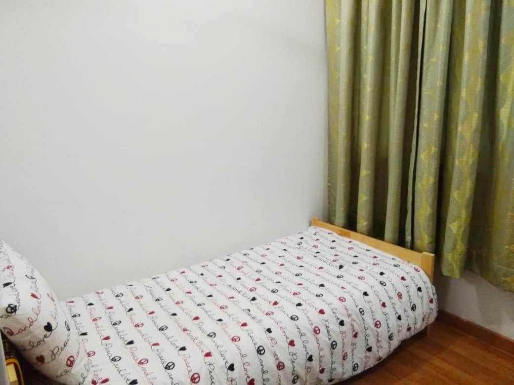 Putra 1 Pool Homestay Bandar Seri Putra Kampong Sungai Buah Екстер'єр фото
